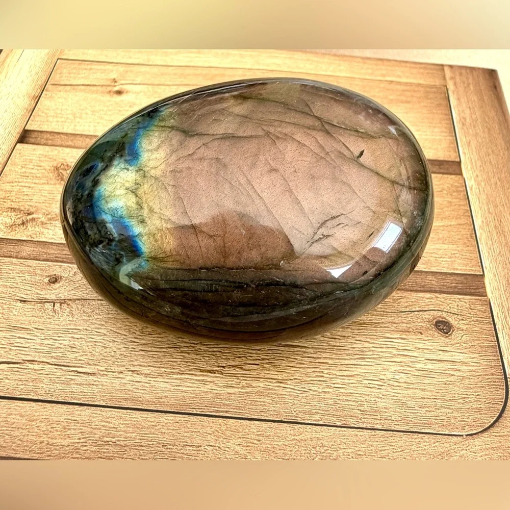 Polished Labradorite Palm Stone - Peach with Blue/Green Flash - Stunning - Picture 5 of 5